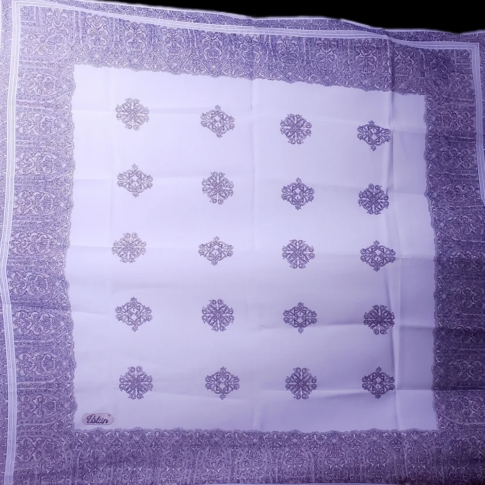 USTUN Scarf with Detailed Decorative Pattern and Border EUC
